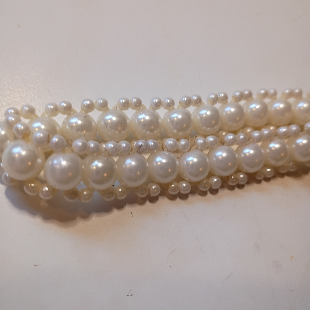 Vintage Avon Faux Pearl Necklace and Bracelet Set - Picture 4 of 10